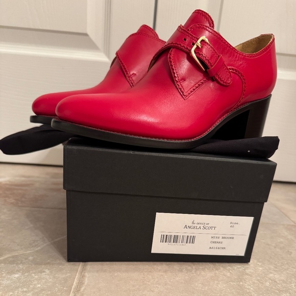 The Office of Angela Scott Miss Brooke new in box size 40 - Picture 1 of 8